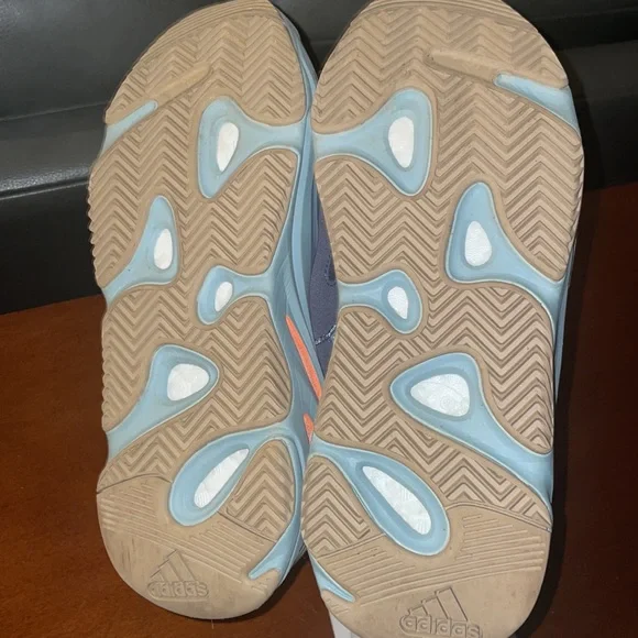 Yeezy 700 v1 Carbon Blue - Picture 6 of 6